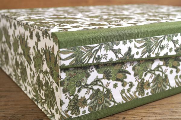 Extra stabile Box grün mit Vergoldungen Manufaktur Schreibweise